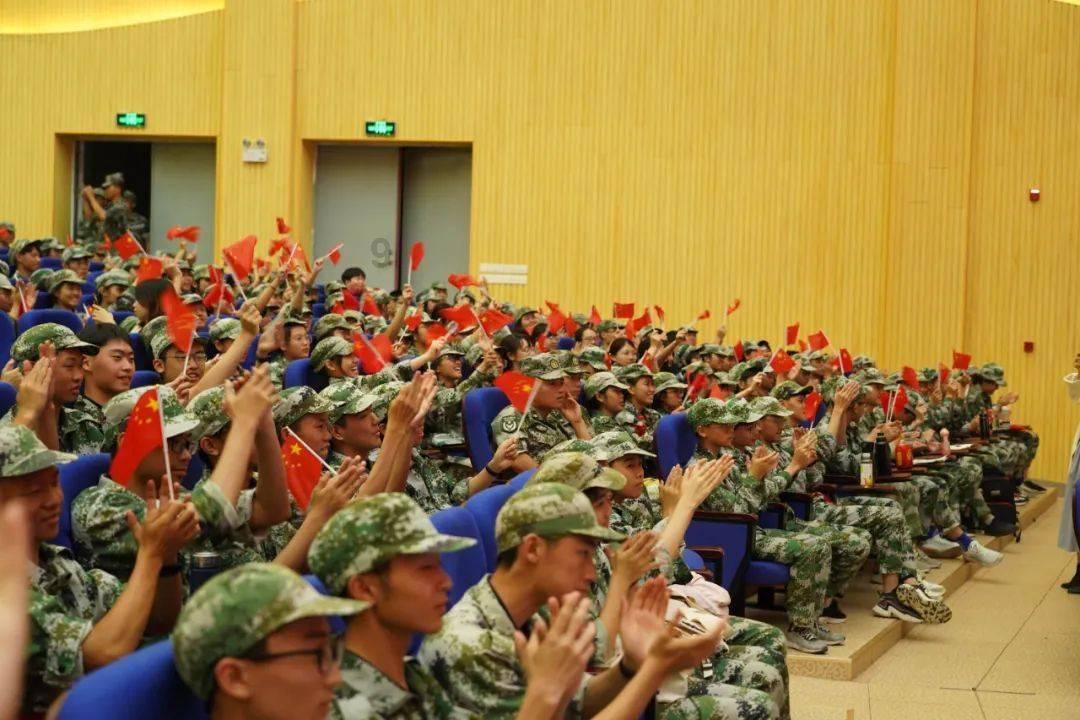 为什么暧昧的女生老是喜欢让我吃醋？